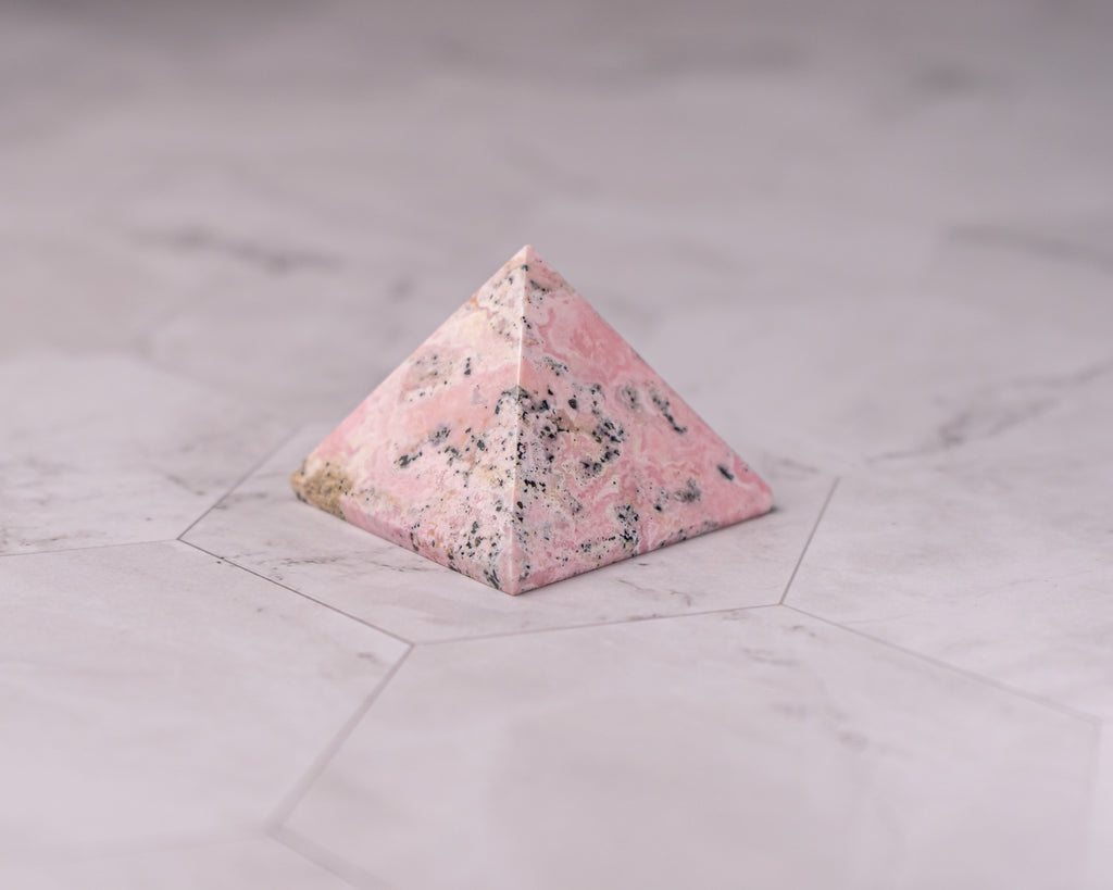 Peruvian Rhodonite Pyramid – 77 g