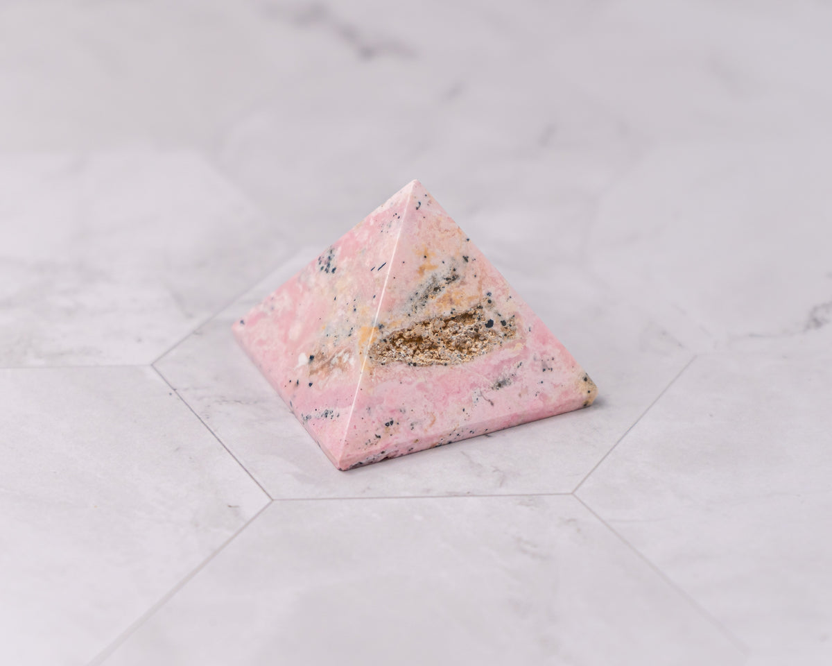 Peruvian Rhodonite Pyramid – 77 g