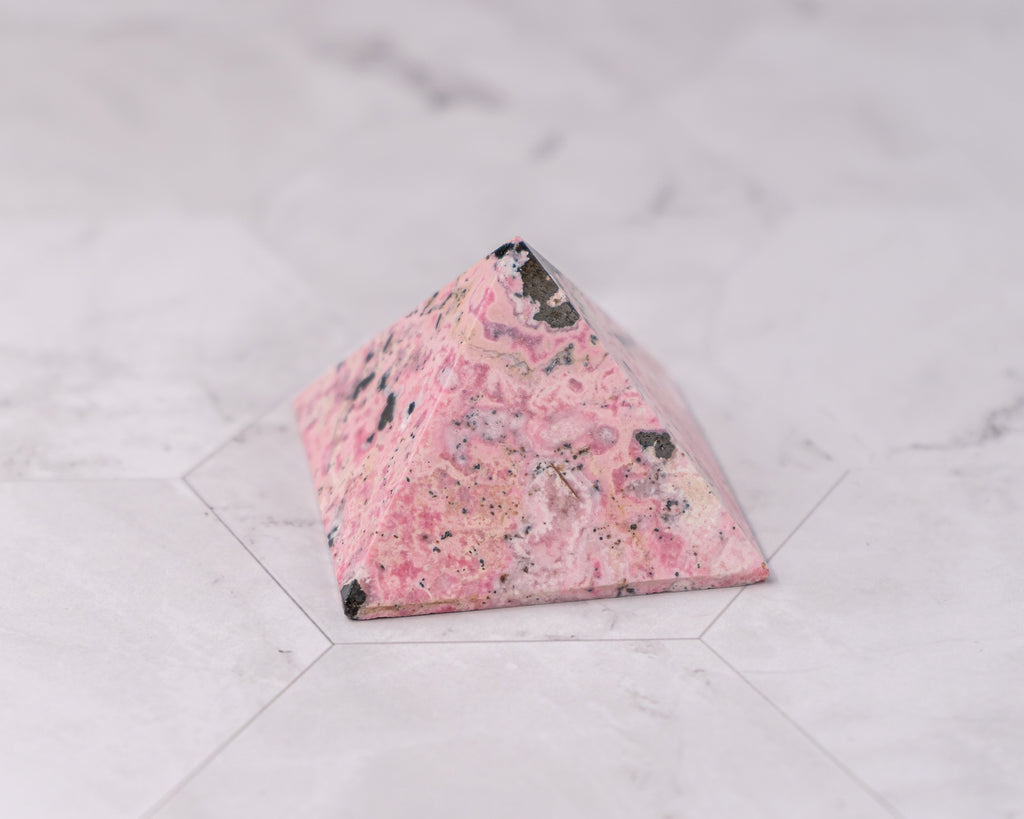 Peruvian Rhodonite Pyramid – 124 g