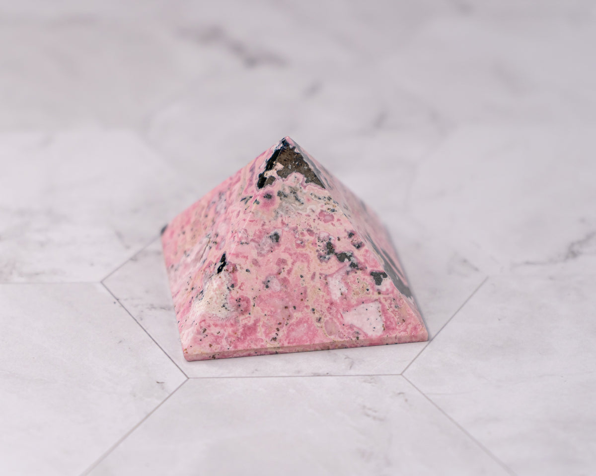 Peruvian Rhodonite Pyramid – 124 g