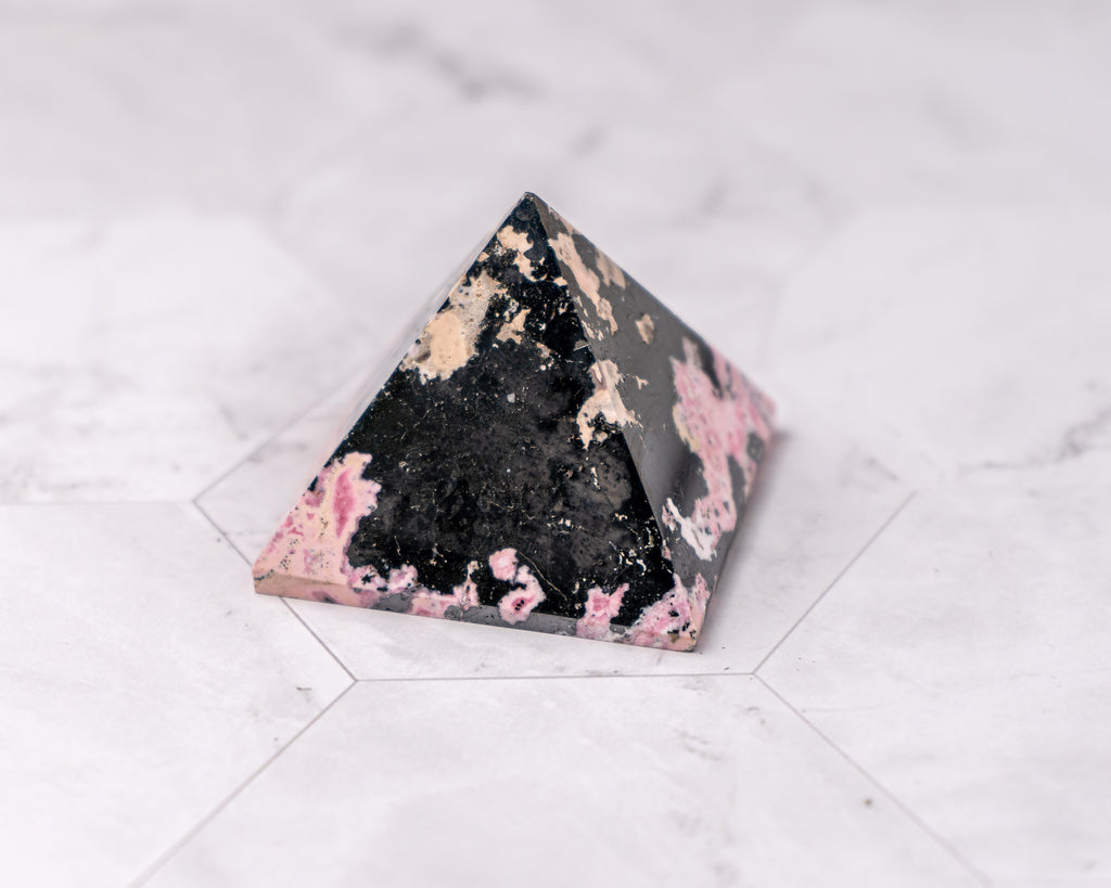 Peruvian Rhodonite Pyramid – 151 g