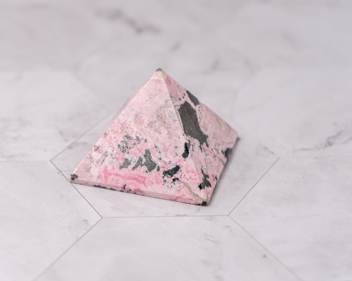 Peruvian Rhodonite Pyramid – 122 g