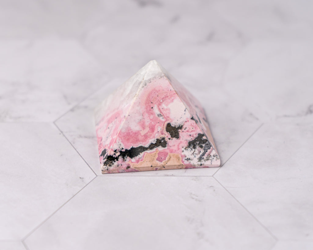 Peruvian Rhodonite Pyramid – 89 g