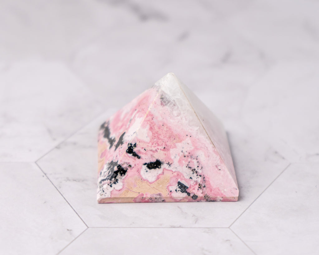 Peruvian Rhodonite Pyramid – 89 g