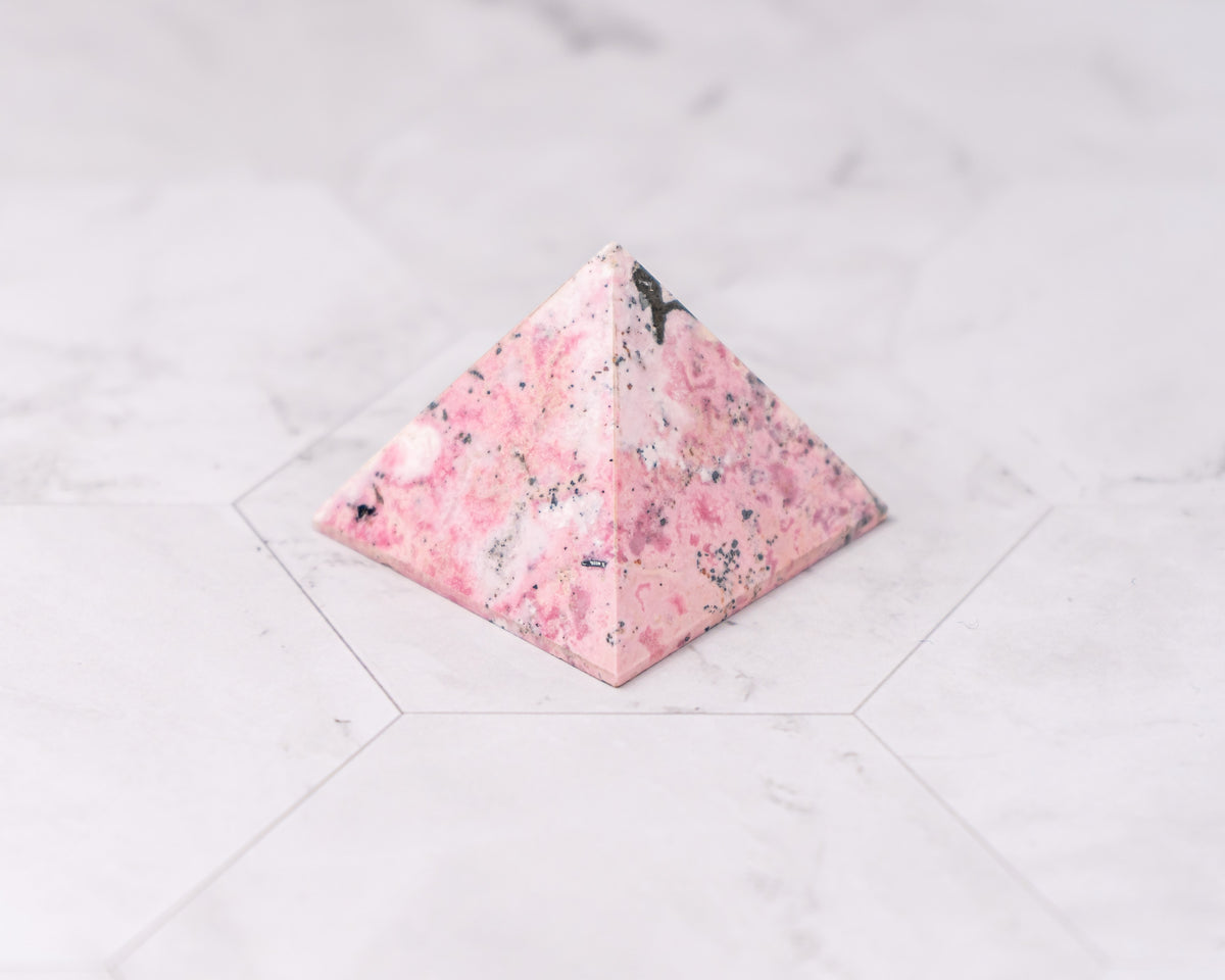 Peruvian Rhodonite Pyramid – 78 g