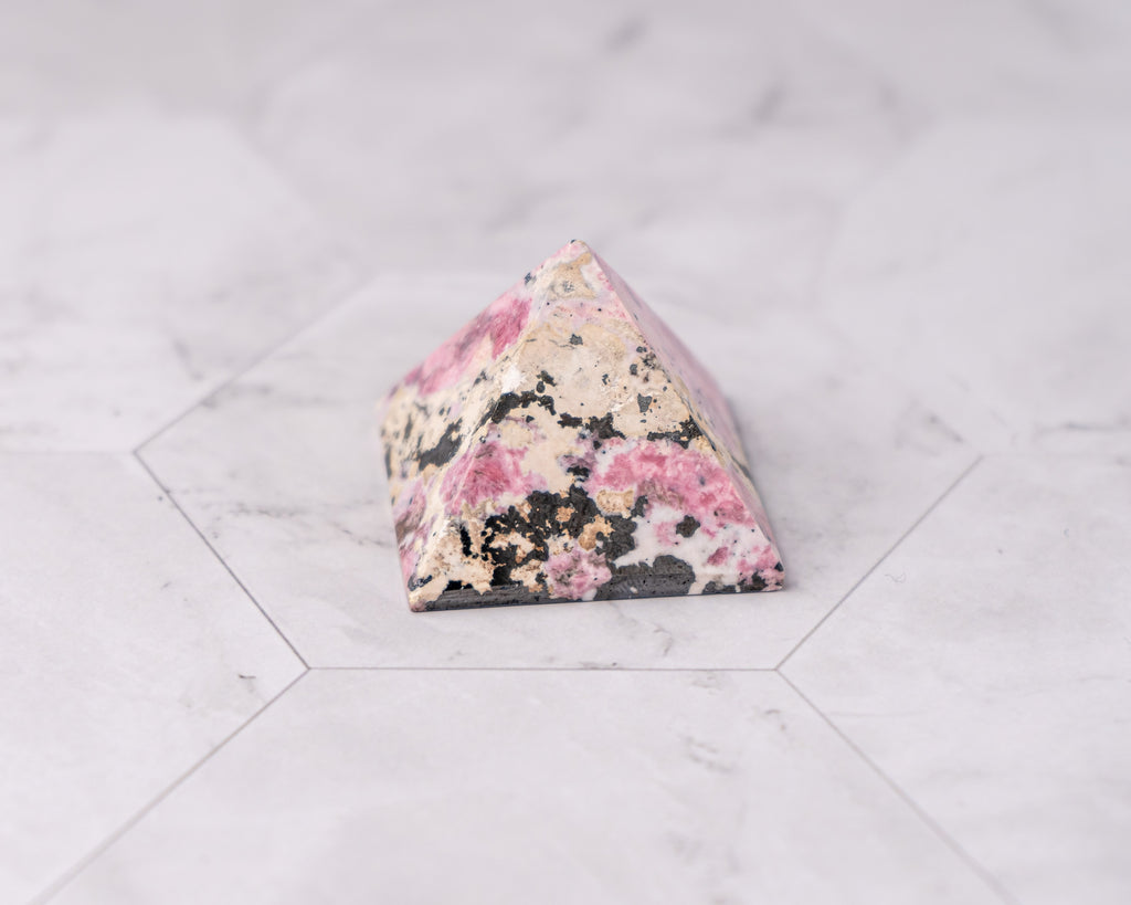 Peruvian Rhodonite Pyramid – 46 g
