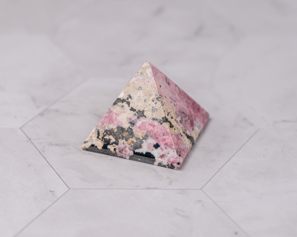 Peruvian Rhodonite Pyramid – 46 g