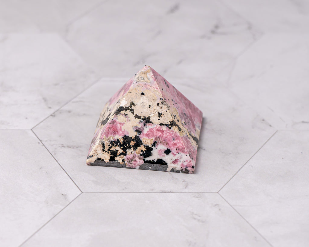 Peruvian Rhodonite Pyramid – 46 g