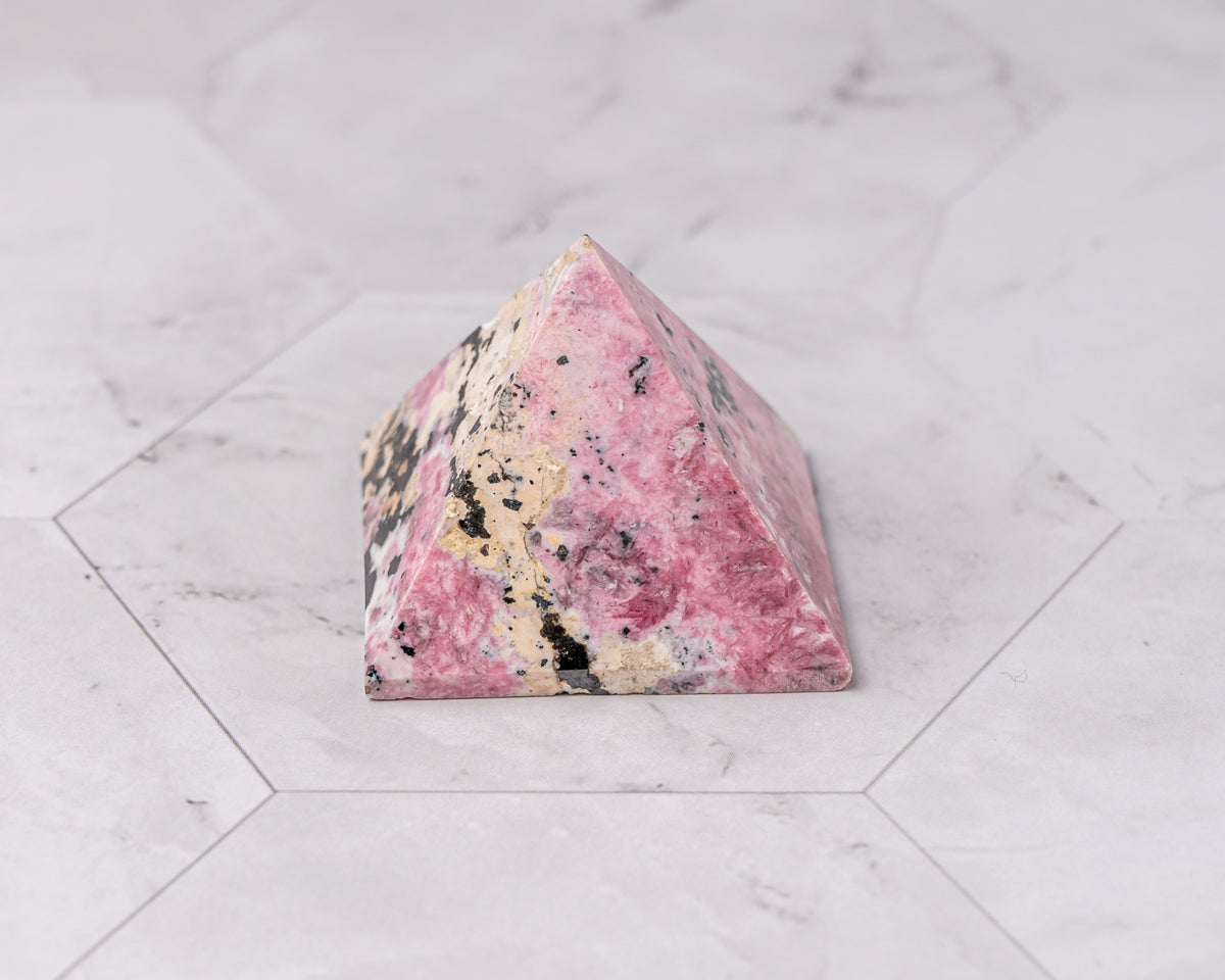 Peruvian Rhodonite Pyramid – 46 g