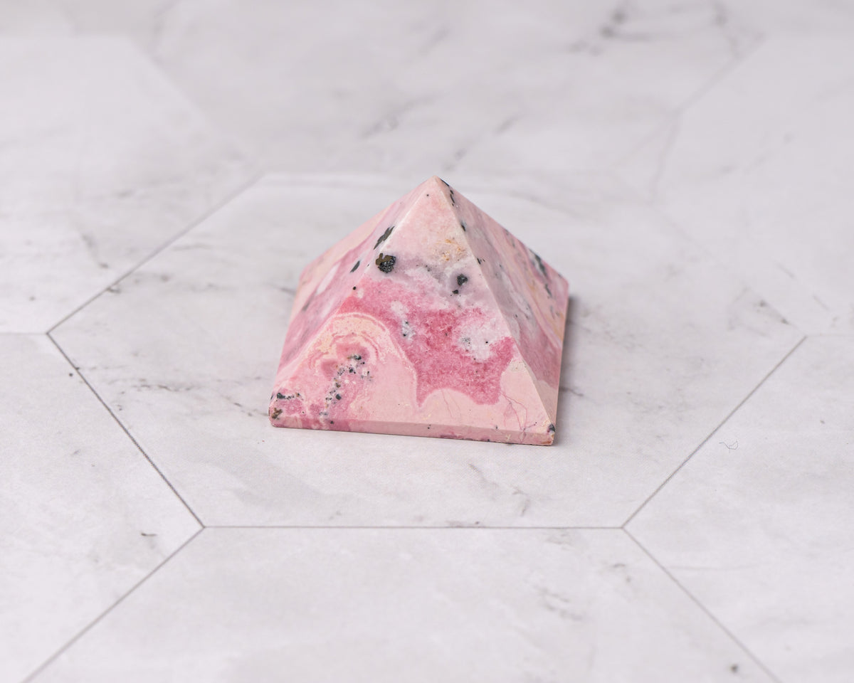 Peruvian Rhodonite Pyramid – 32 g