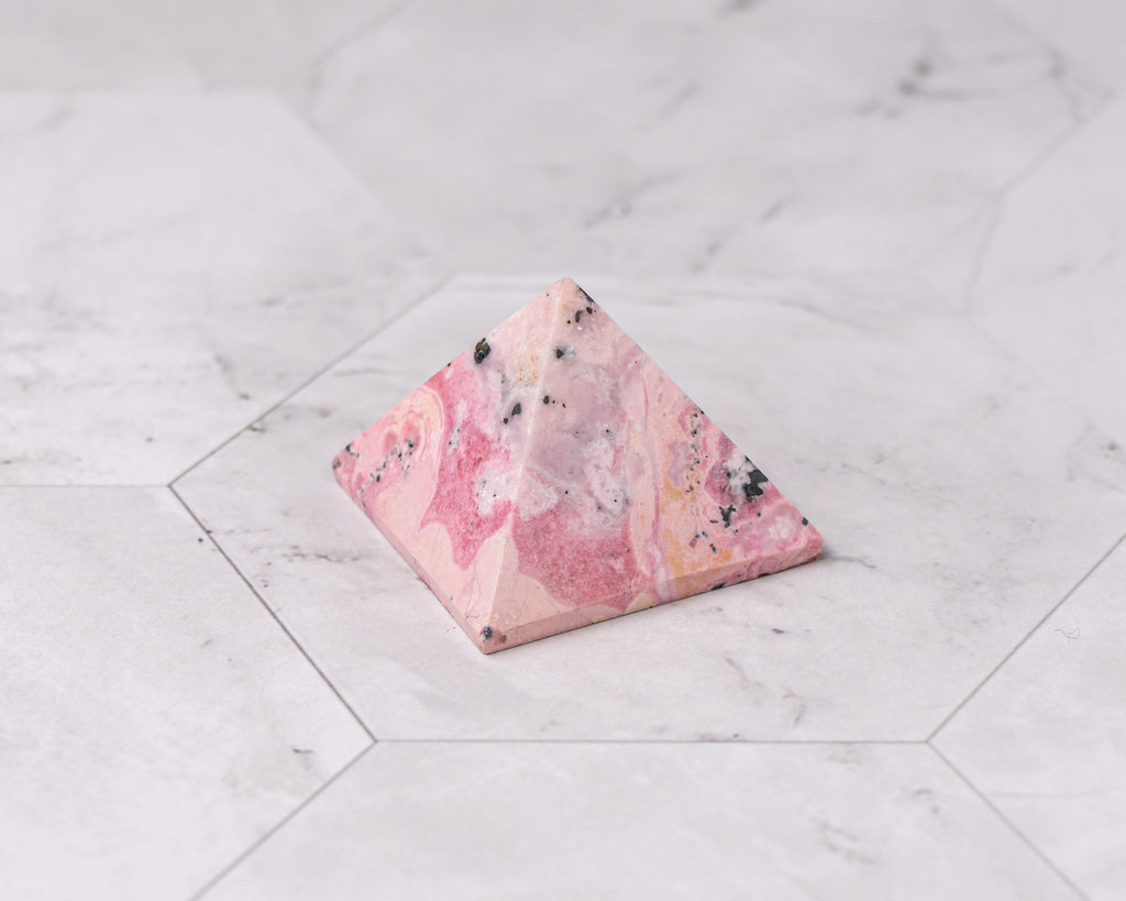 Peruvian Rhodonite Pyramid – 32 g