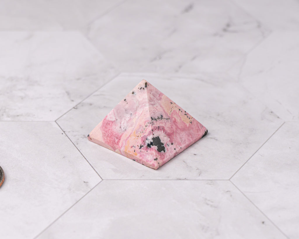 Peruvian Rhodonite Pyramid – 32 g