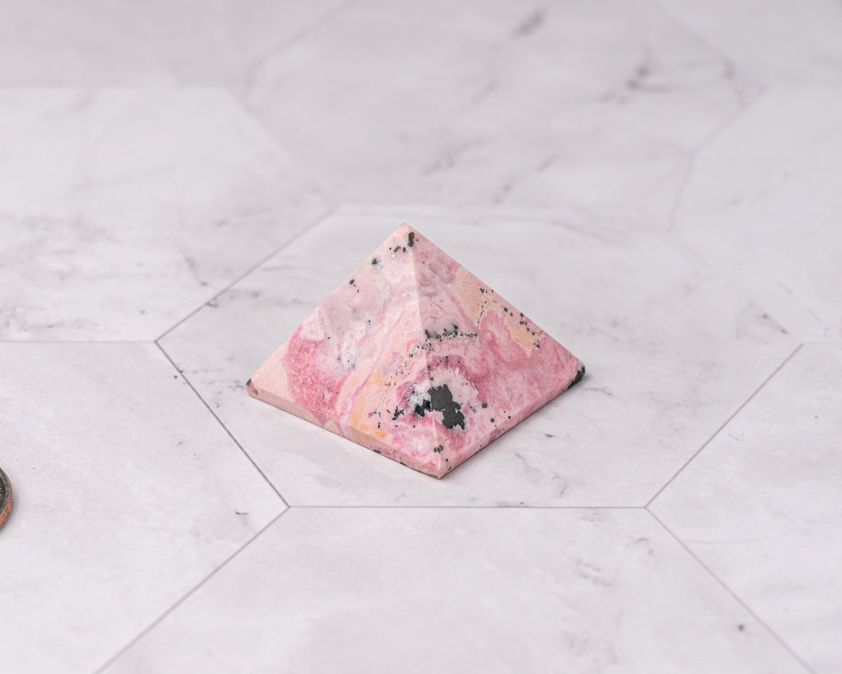 Peruvian Rhodonite Pyramid – 32 g