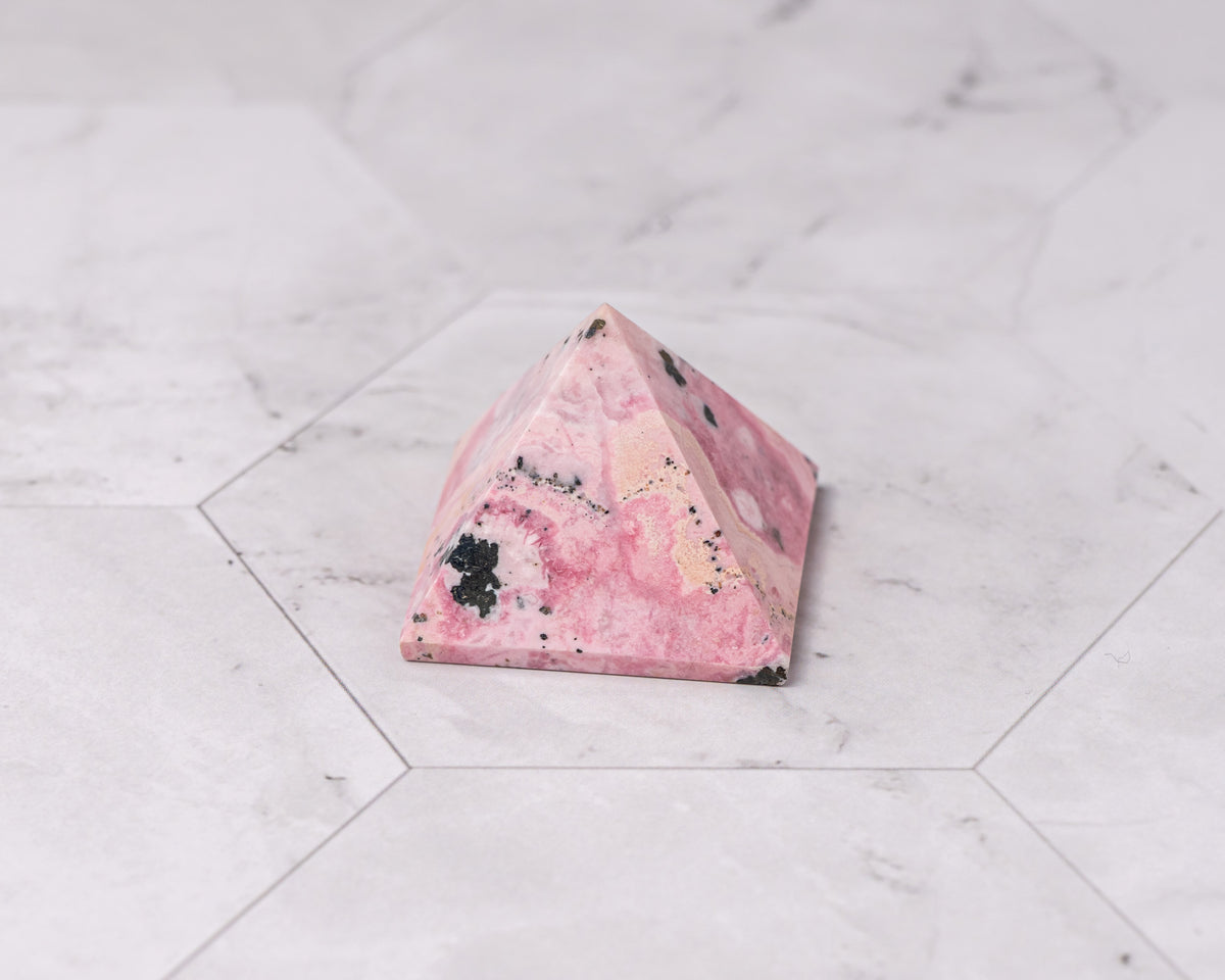 Peruvian Rhodonite Pyramid – 32 g