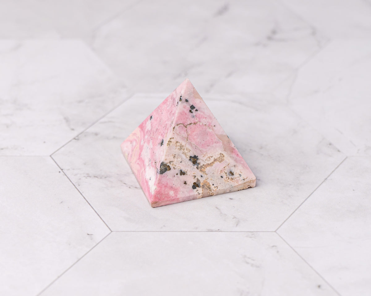 Peruvian Rhodonite Pyramid – 38 g