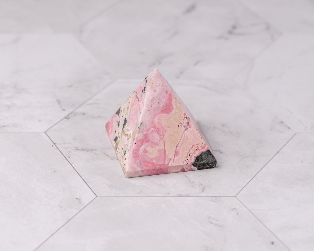 Peruvian Rhodonite Pyramid – 38 g
