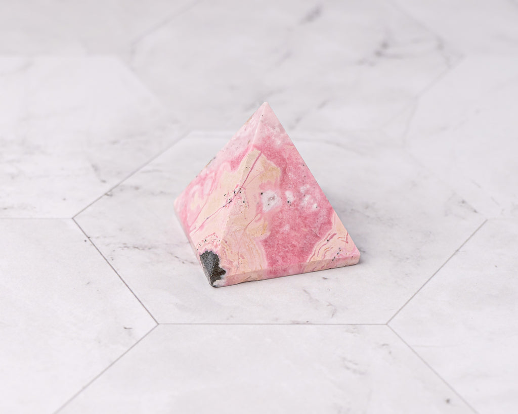 Peruvian Rhodonite Pyramid – 38 g