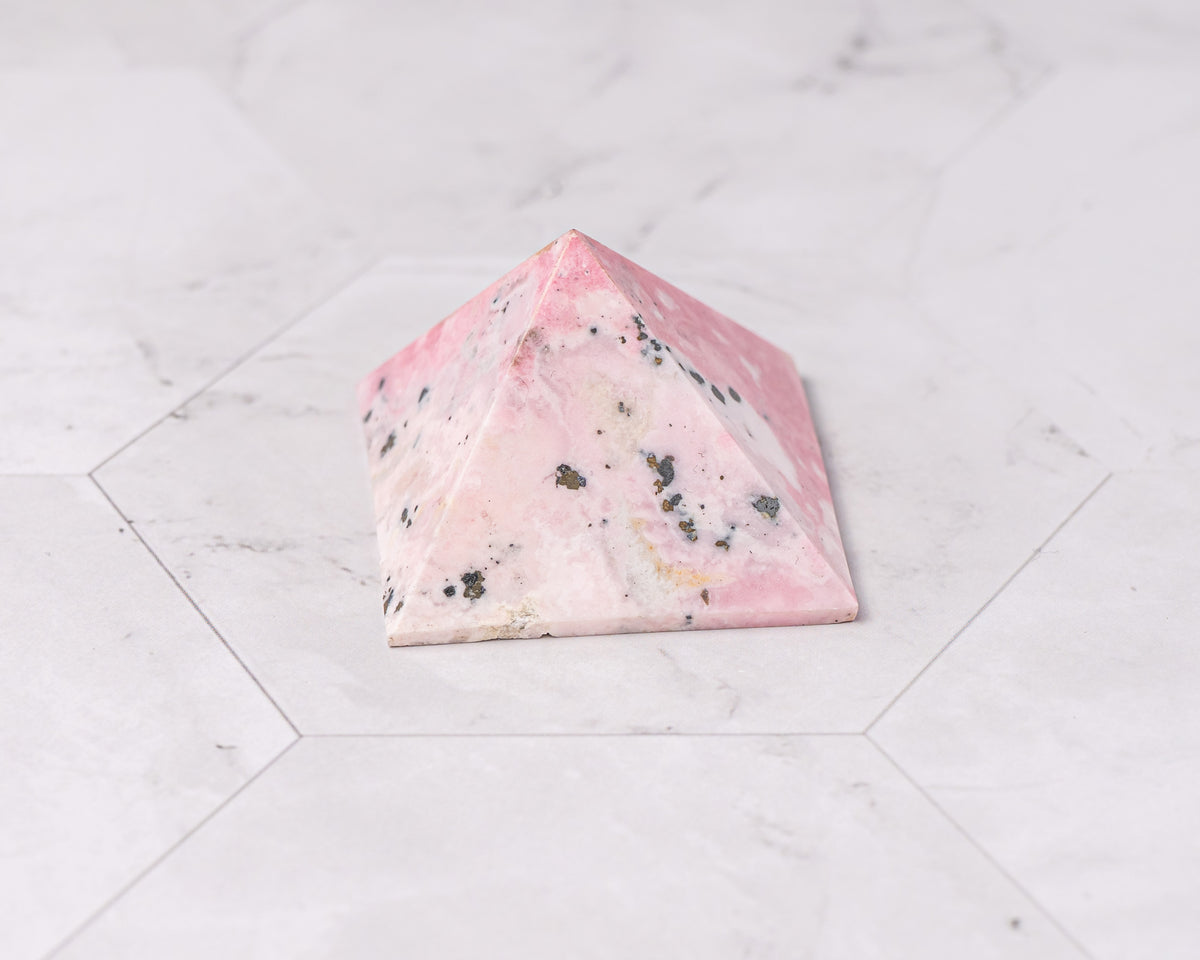 Peruvian Rhodonite Pyramid – 48 g