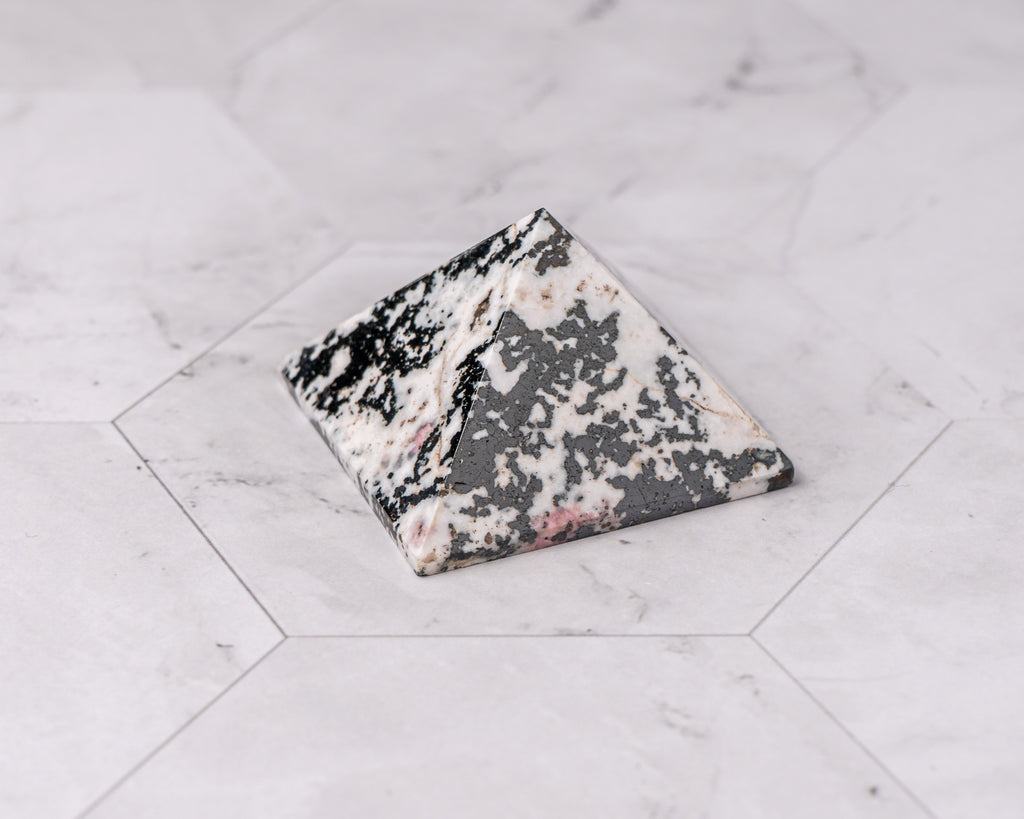 Peruvian Rhodonite Pyramid – 55 g