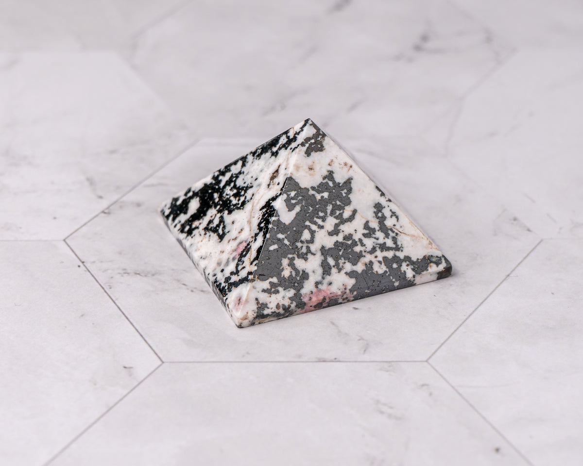 Peruvian Rhodonite Pyramid – 55 g