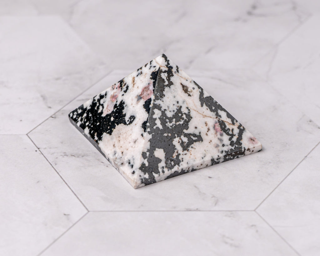 Peruvian Rhodonite Pyramid – 55 g