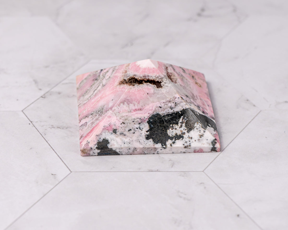 Peruvian Rhodonite Pyramid – 69 g