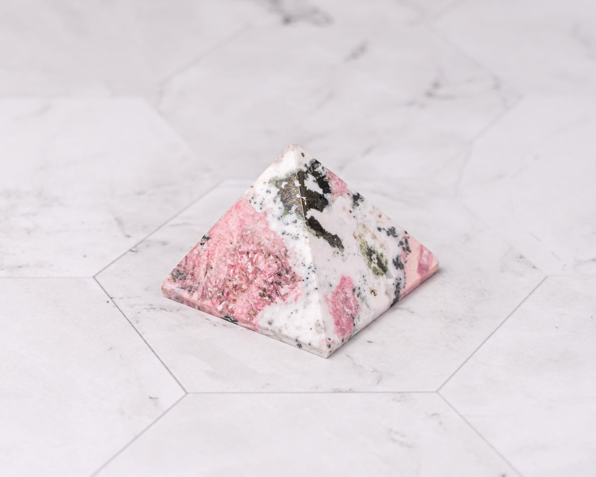 Peruvian Rhodonite Pyramid – 50 g