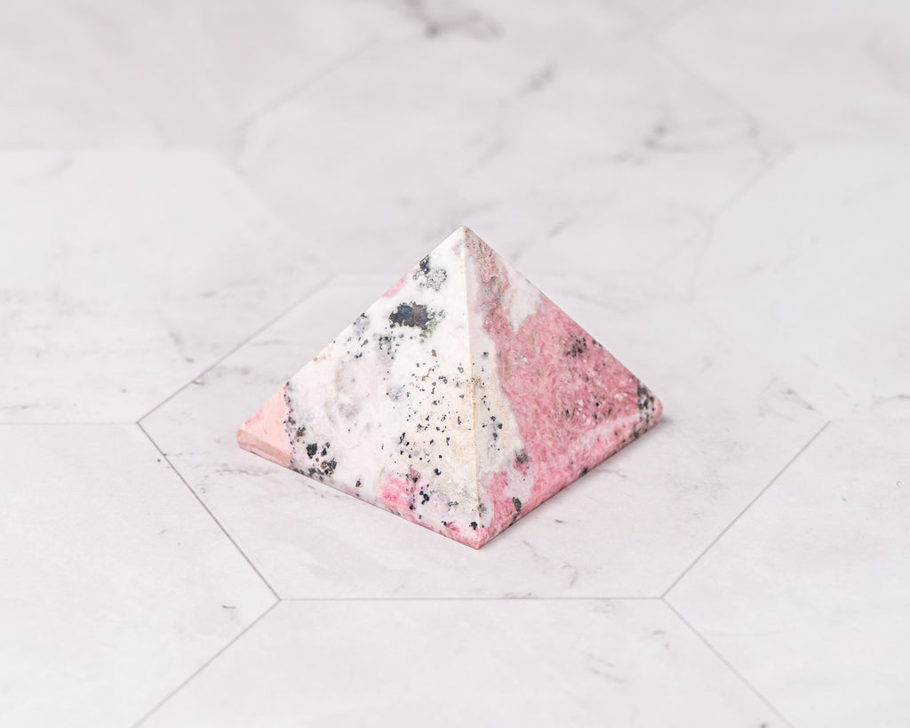 Peruvian Rhodonite Pyramid – 50 g