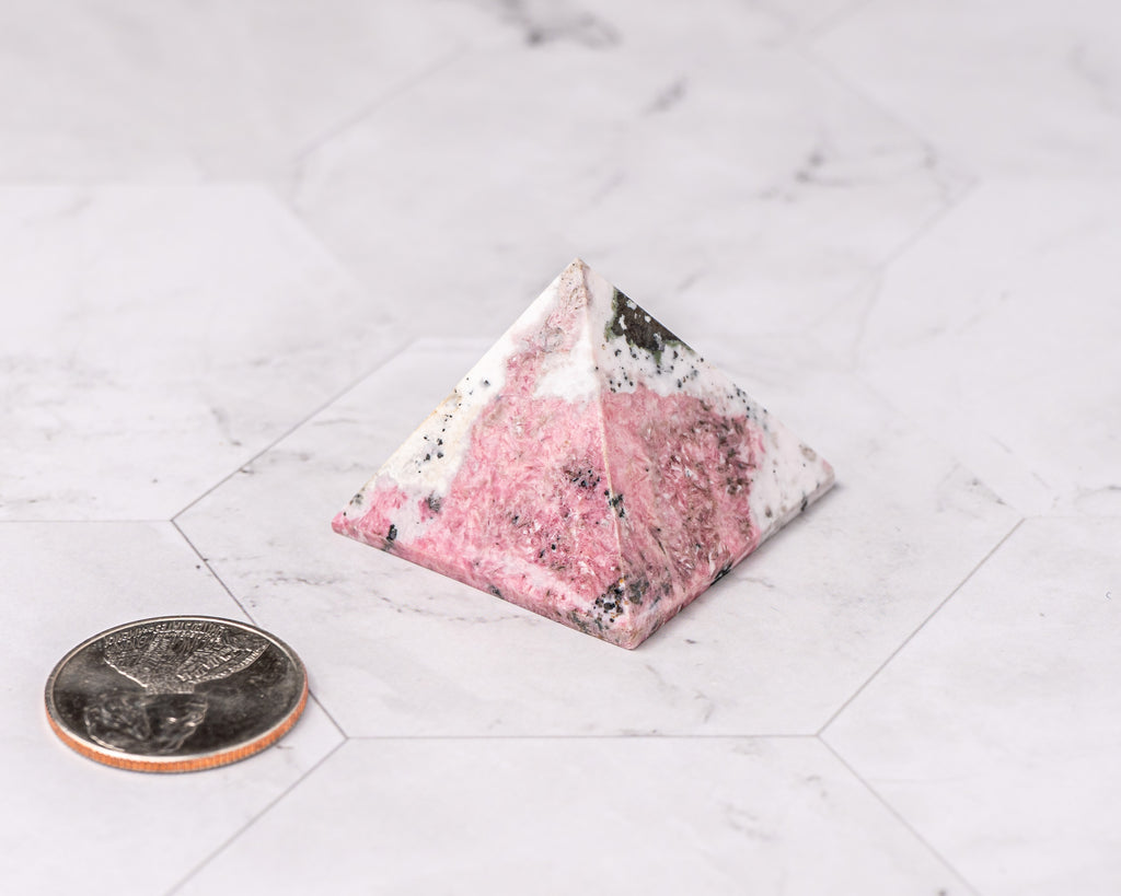 Peruvian Rhodonite Pyramid – 50 g