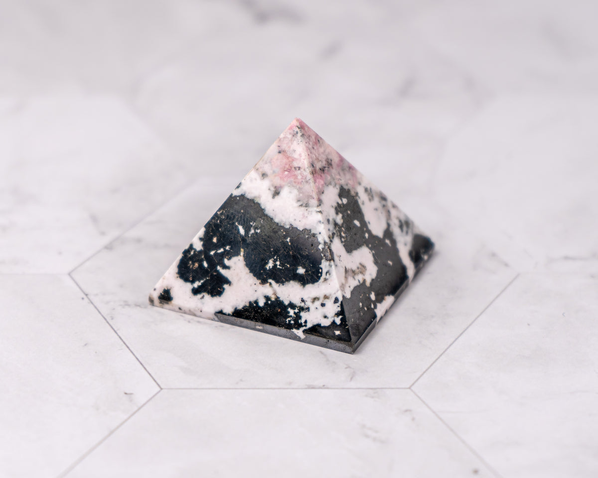 Peruvian Rhodonite Pyramid – 78 g