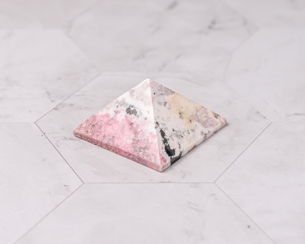Peruvian Rhodonite Pyramid – 41 g