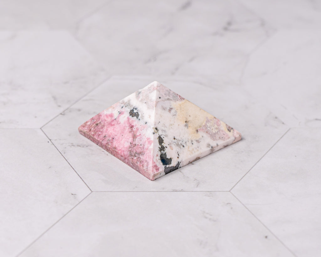 Peruvian Rhodonite Pyramid – 41 g