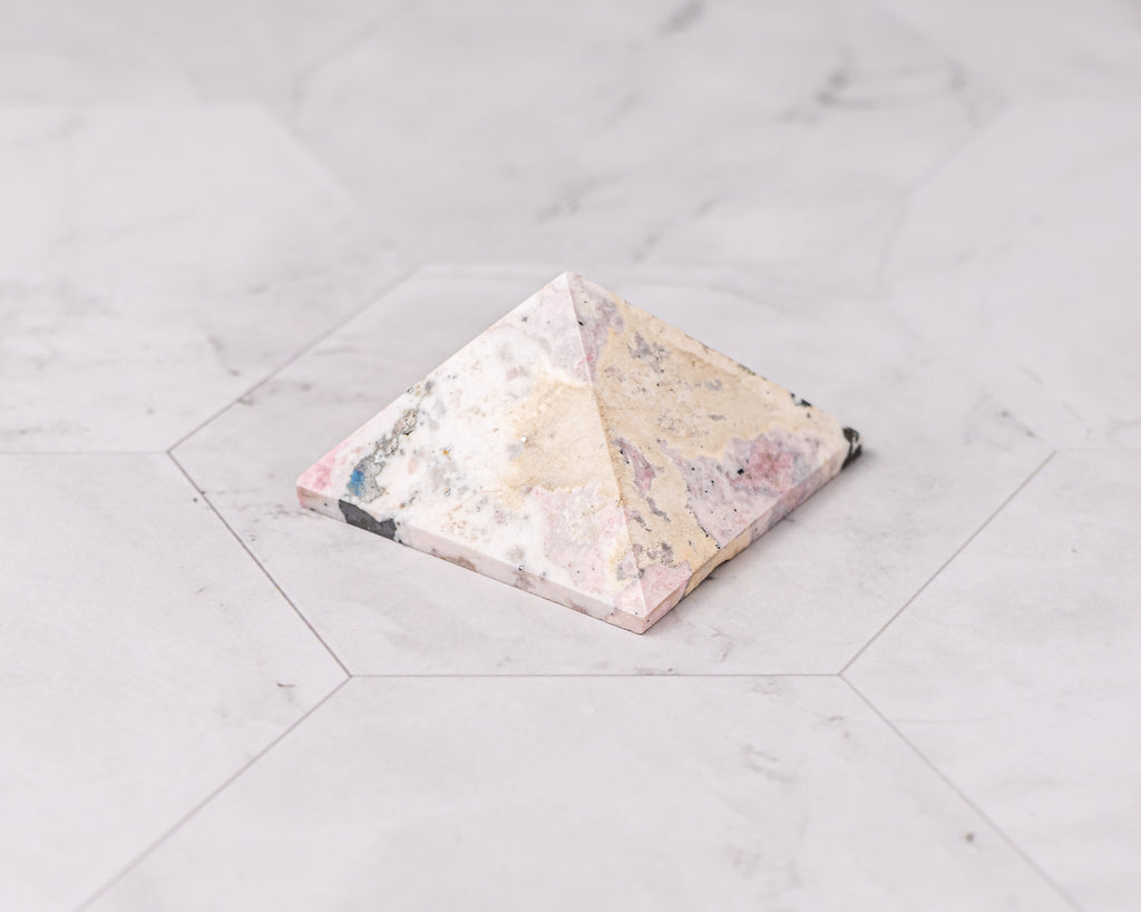 Peruvian Rhodonite Pyramid – 41 g