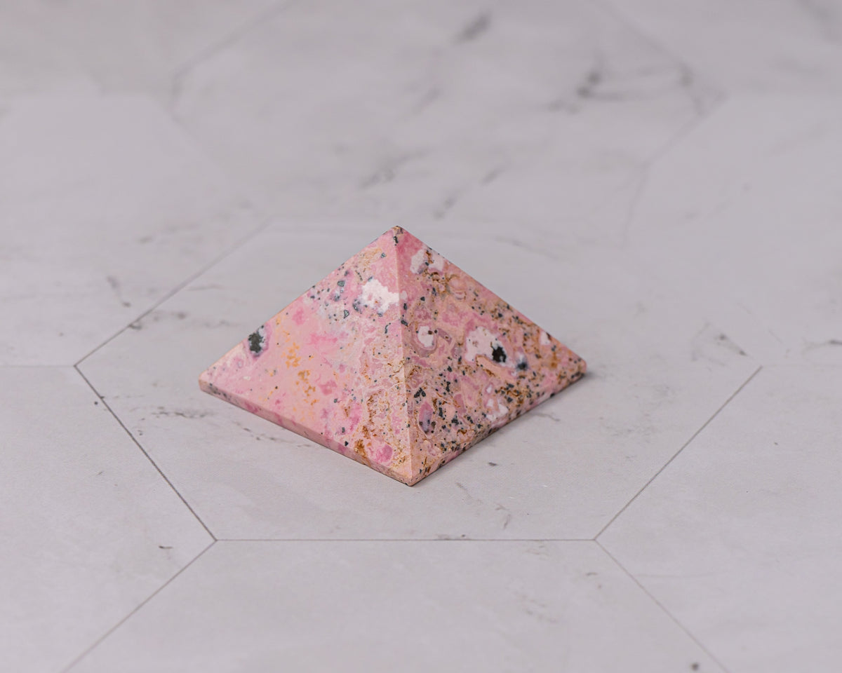 Peruvian Rhodonite Pyramid – 34 g