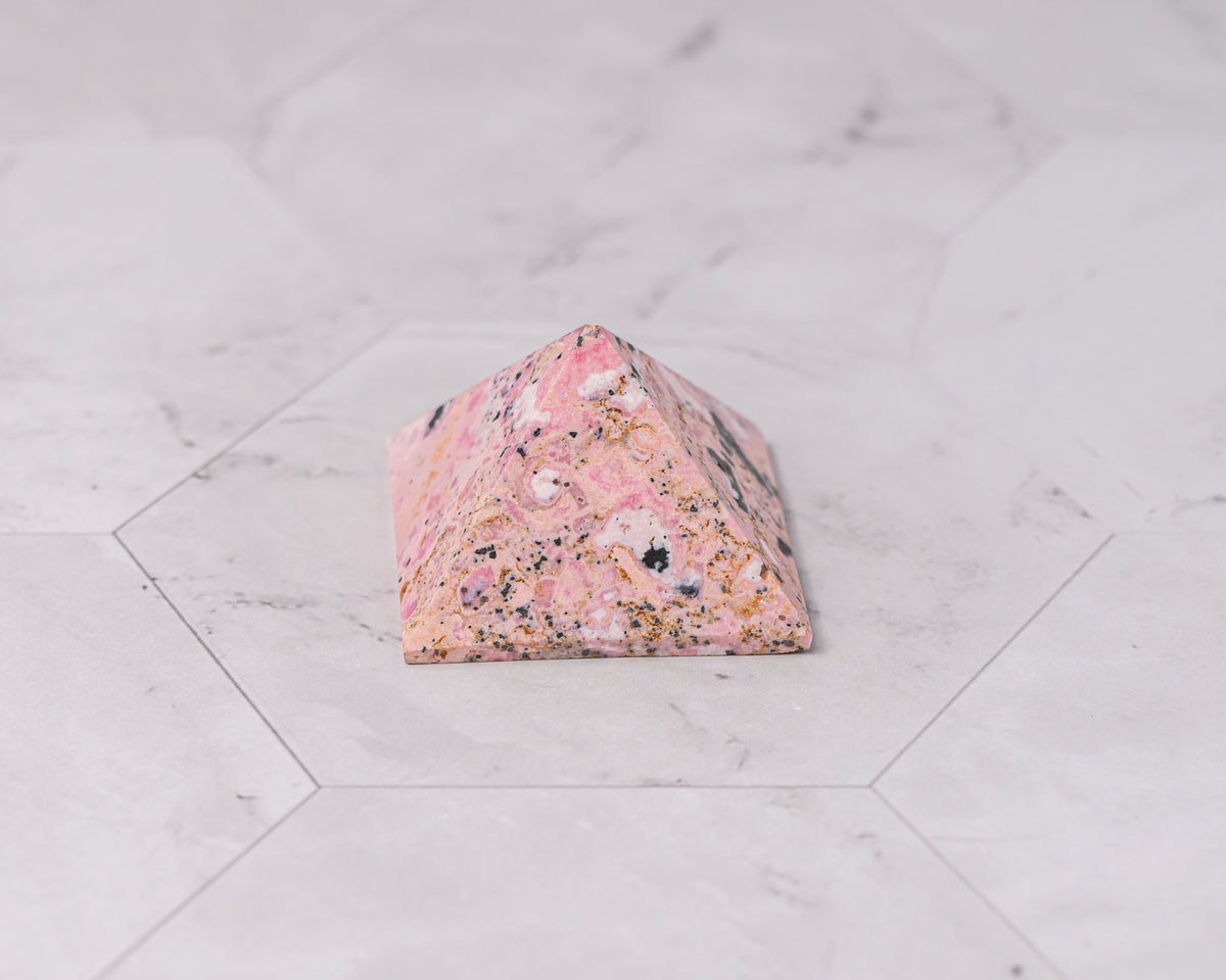 Peruvian Rhodonite Pyramid – 34 g