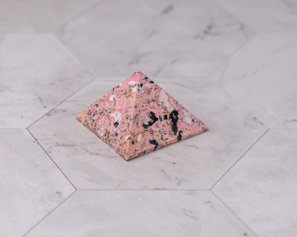 Peruvian Rhodonite Pyramid – 34 g