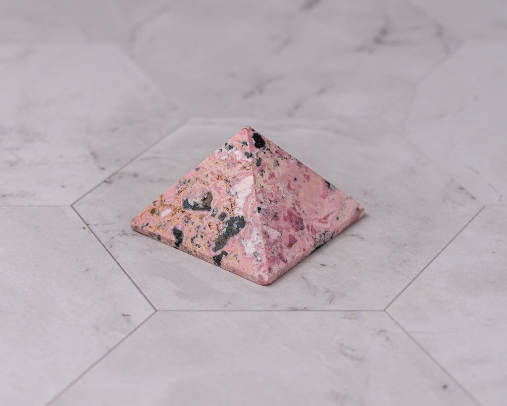 Peruvian Rhodonite Pyramid – 34 g