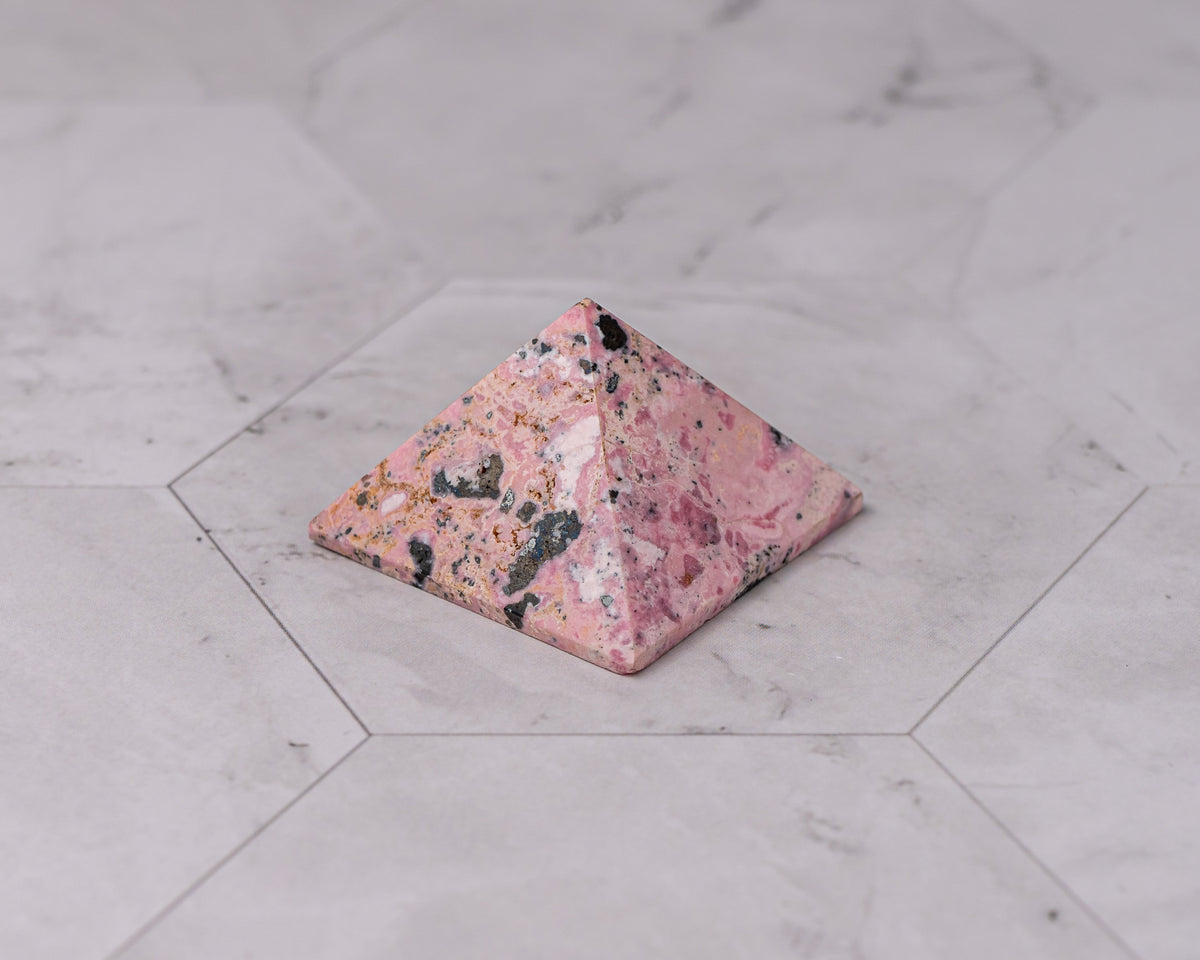 Peruvian Rhodonite Pyramid – 34 g