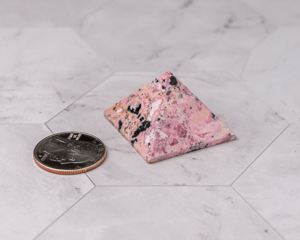 Peruvian Rhodonite Pyramid – 34 g